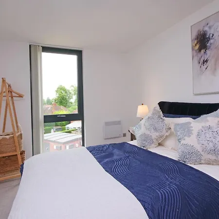 41 With Free Secure Parking Apartment