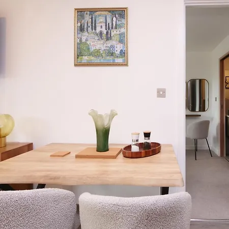 41 With Free Secure Parking Apartment