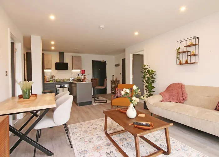 41 With Free Secure Parking Apartment