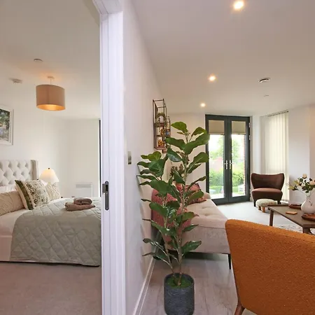 41 With Free Secure Parking * York